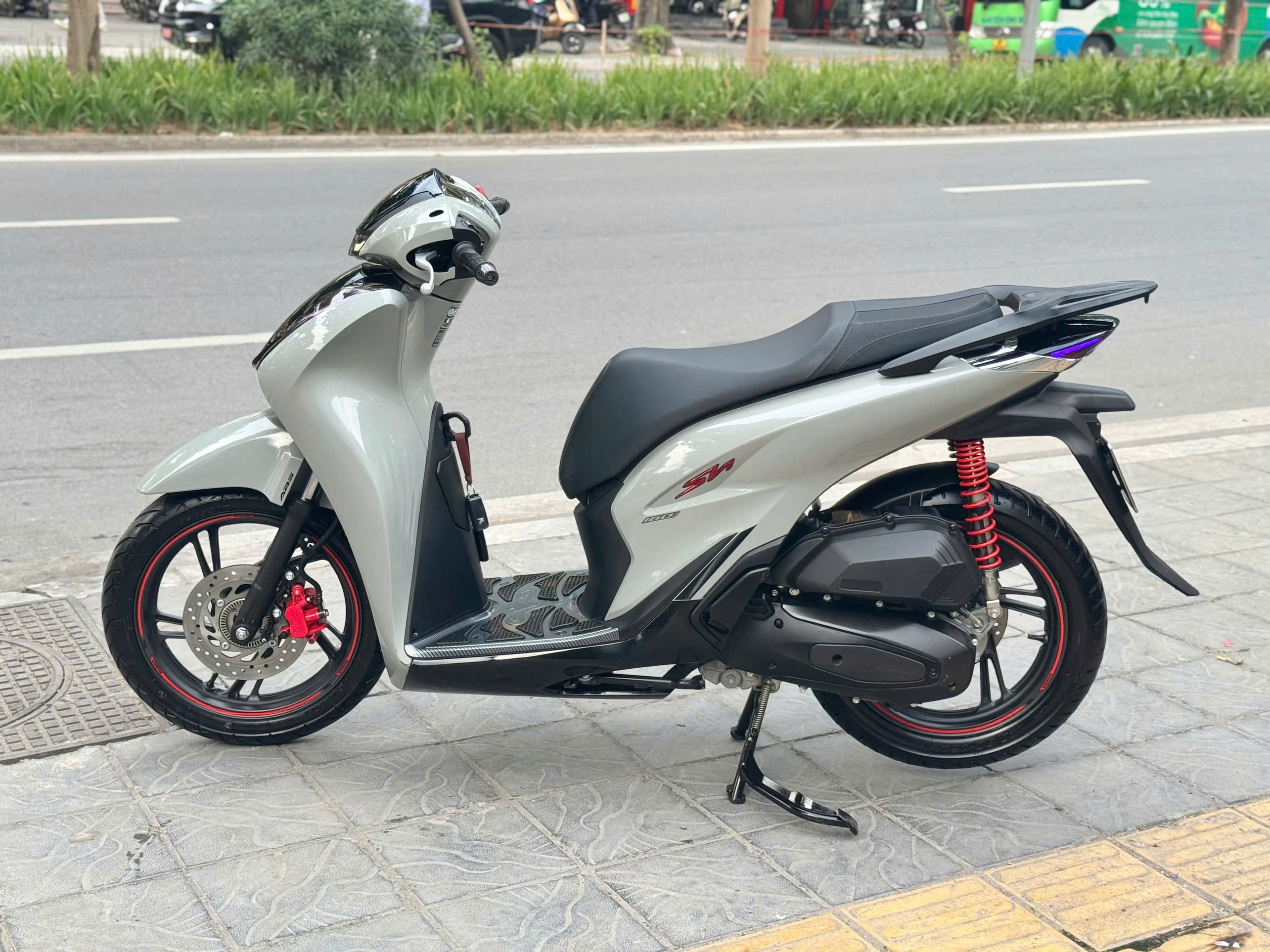 Sh160abs 2023 xám