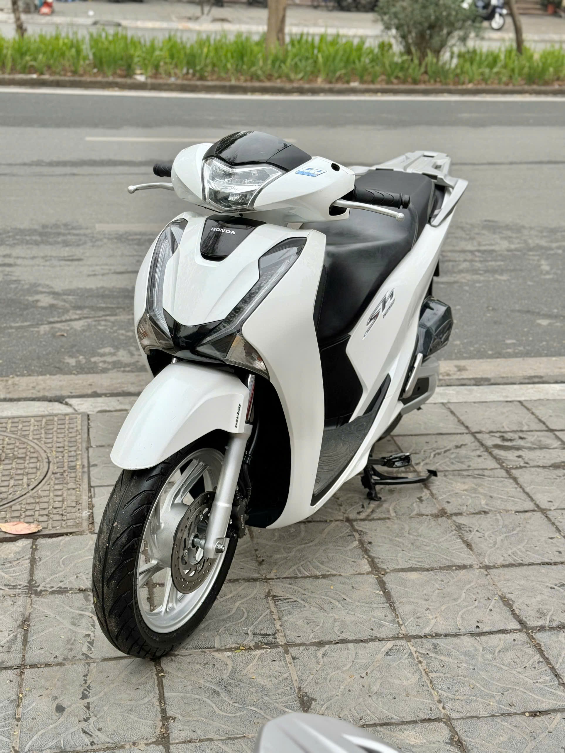 Sh 125 cbs 2018 trắng 29M1-65063