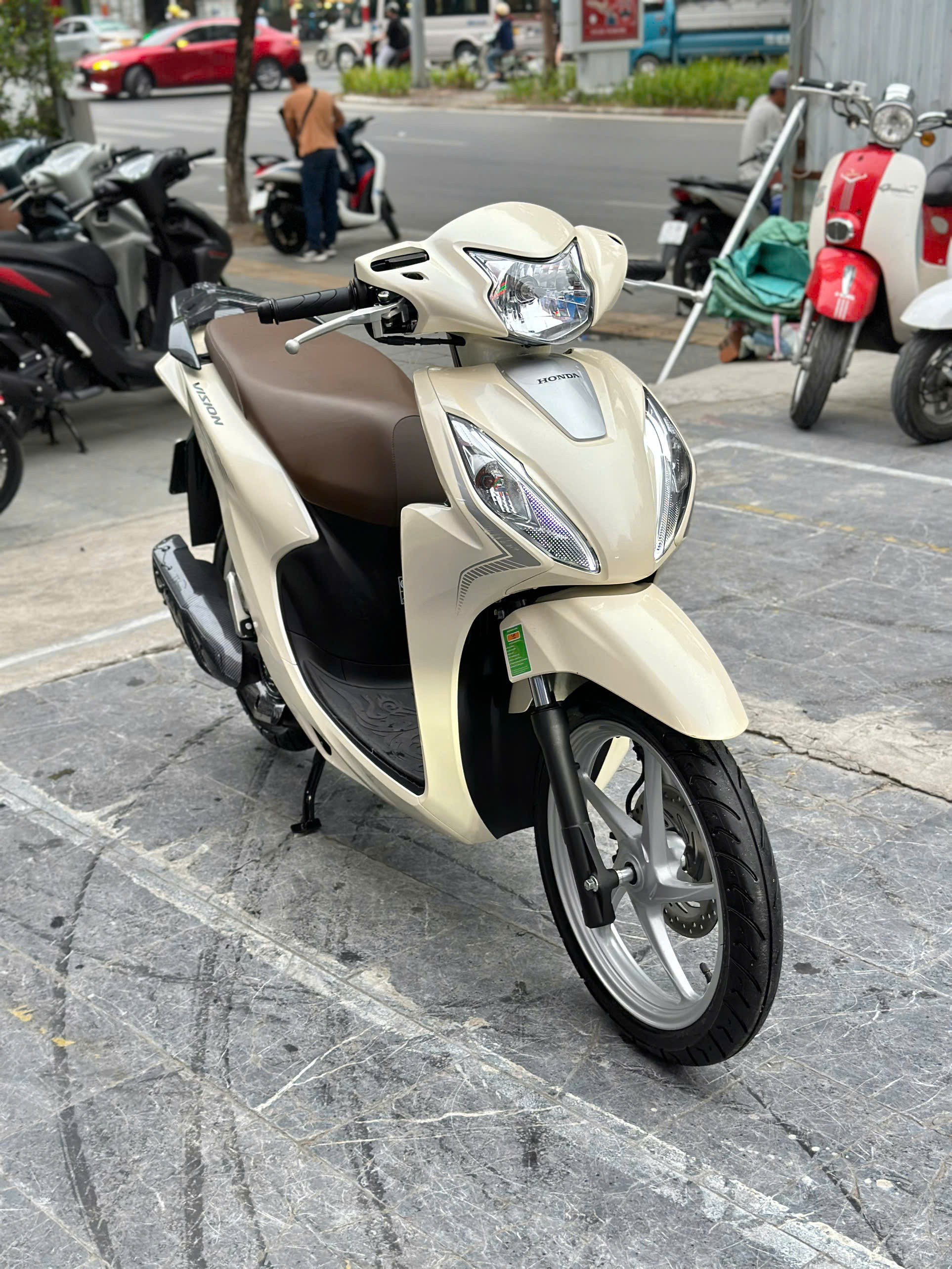 Vision cổ điển 2024 odo 2500km