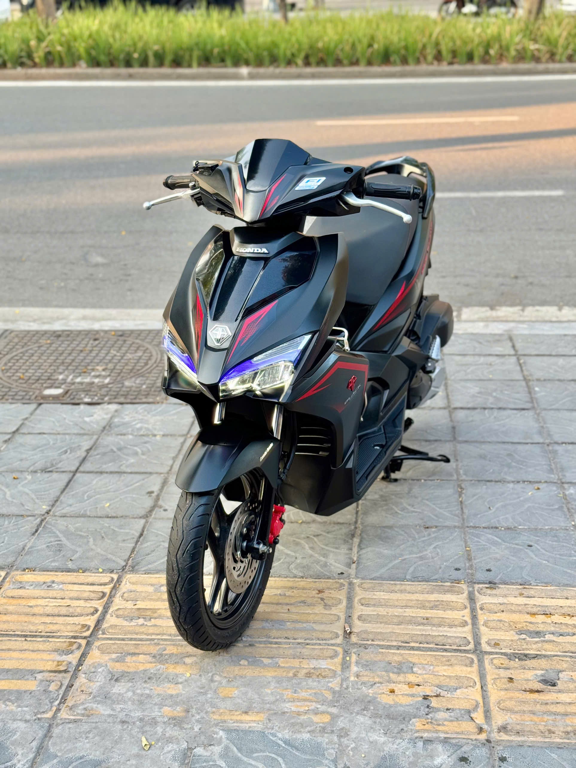 Ab125 2019 đen nhám