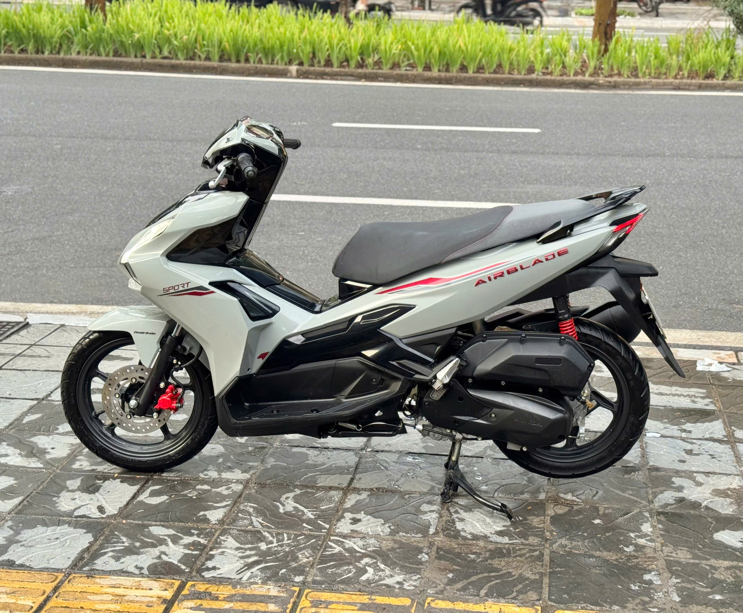 Ab125 2025 xám 99AK-02119