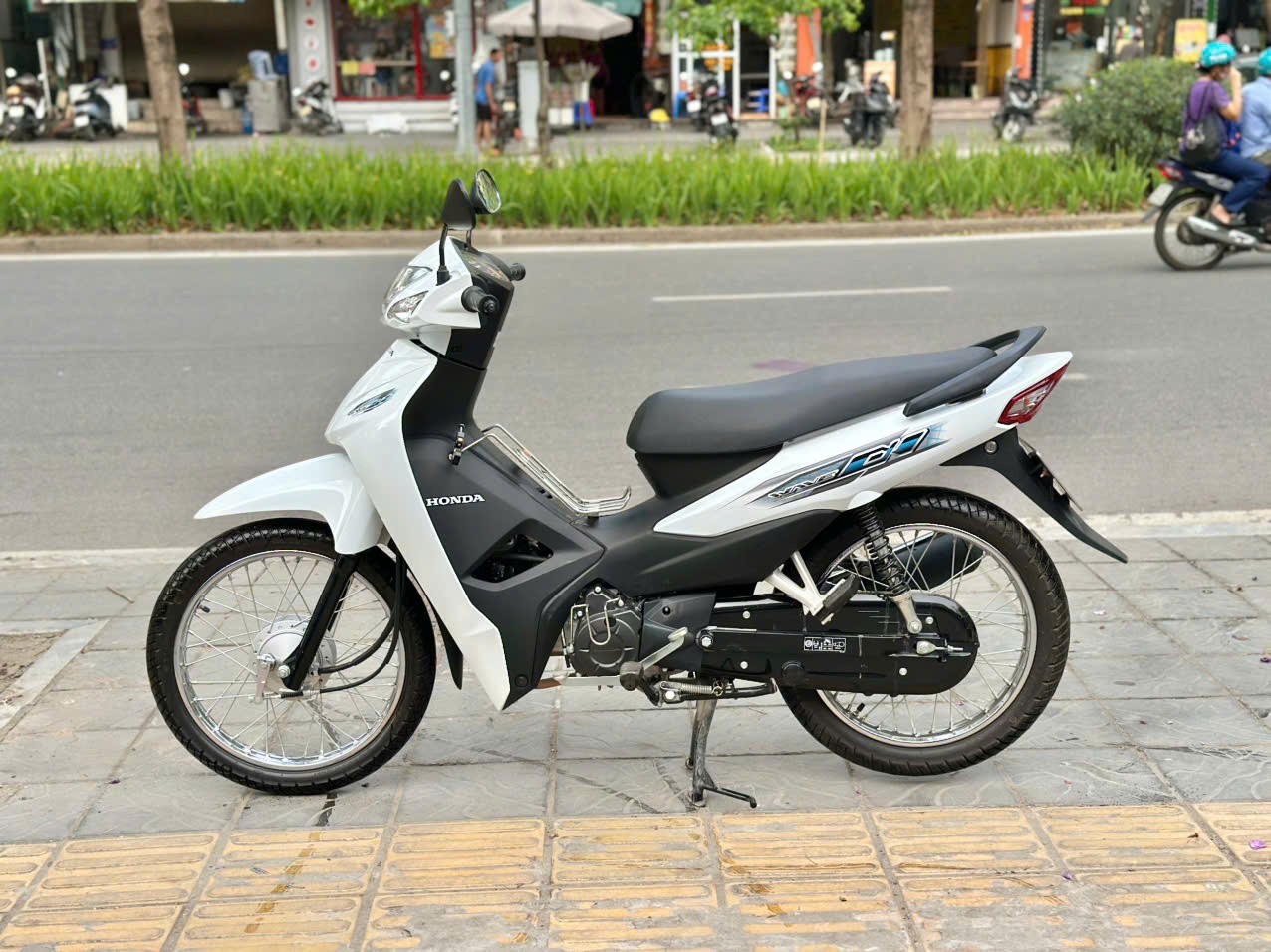 Wave 2025 trắng