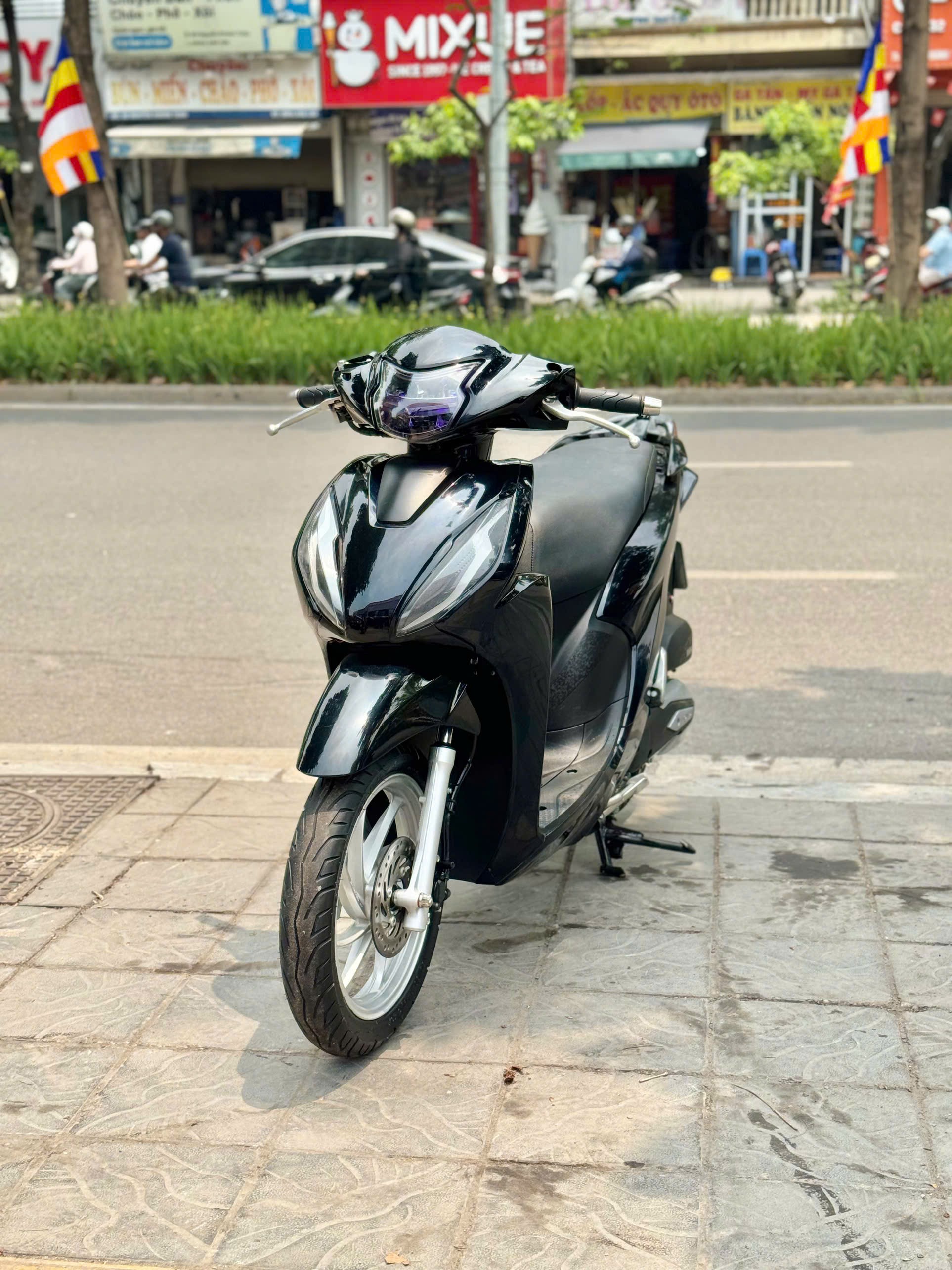 Vision 2024 đen bóng