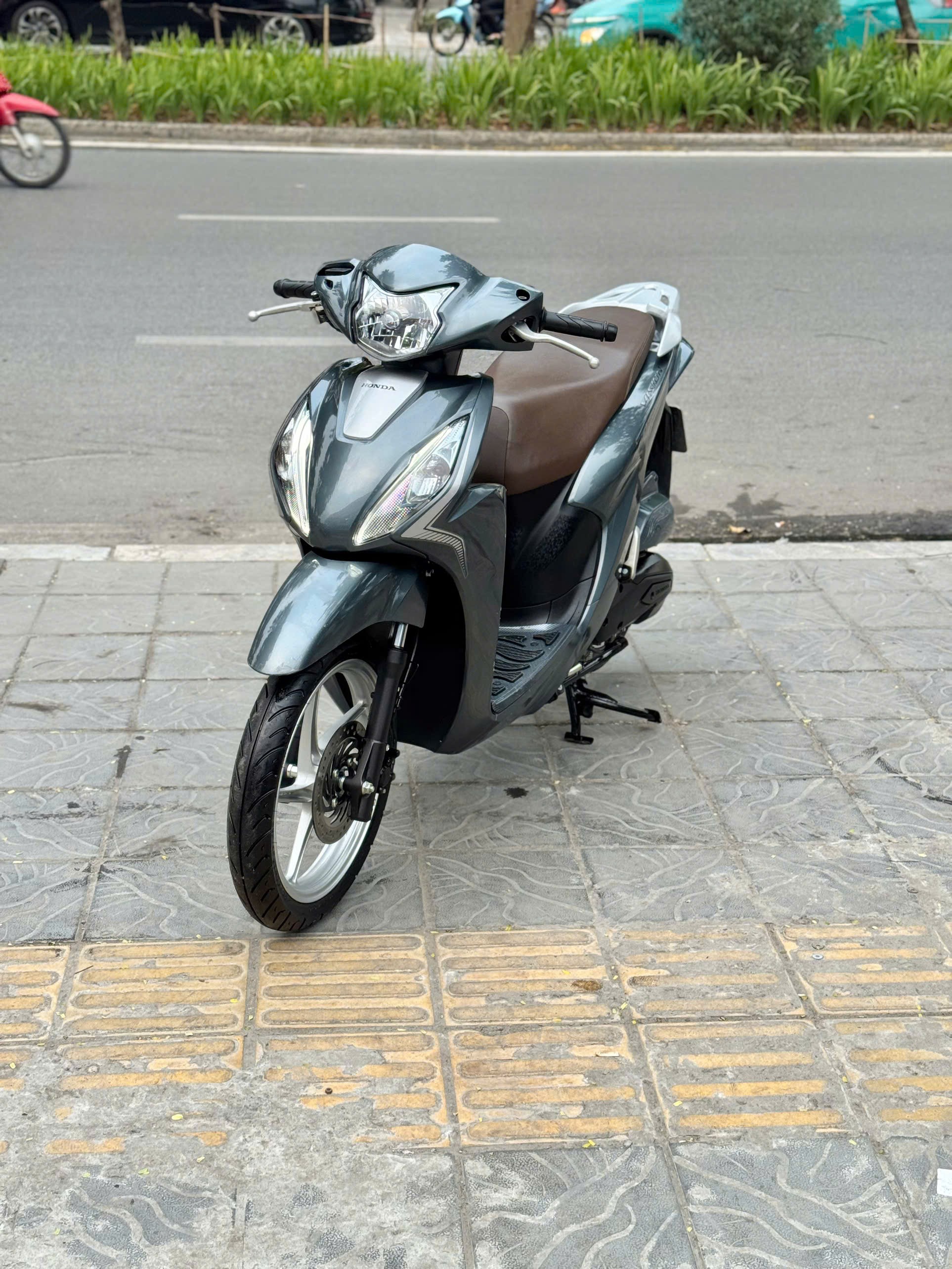 Vision 2025 cổ điển xanh đá