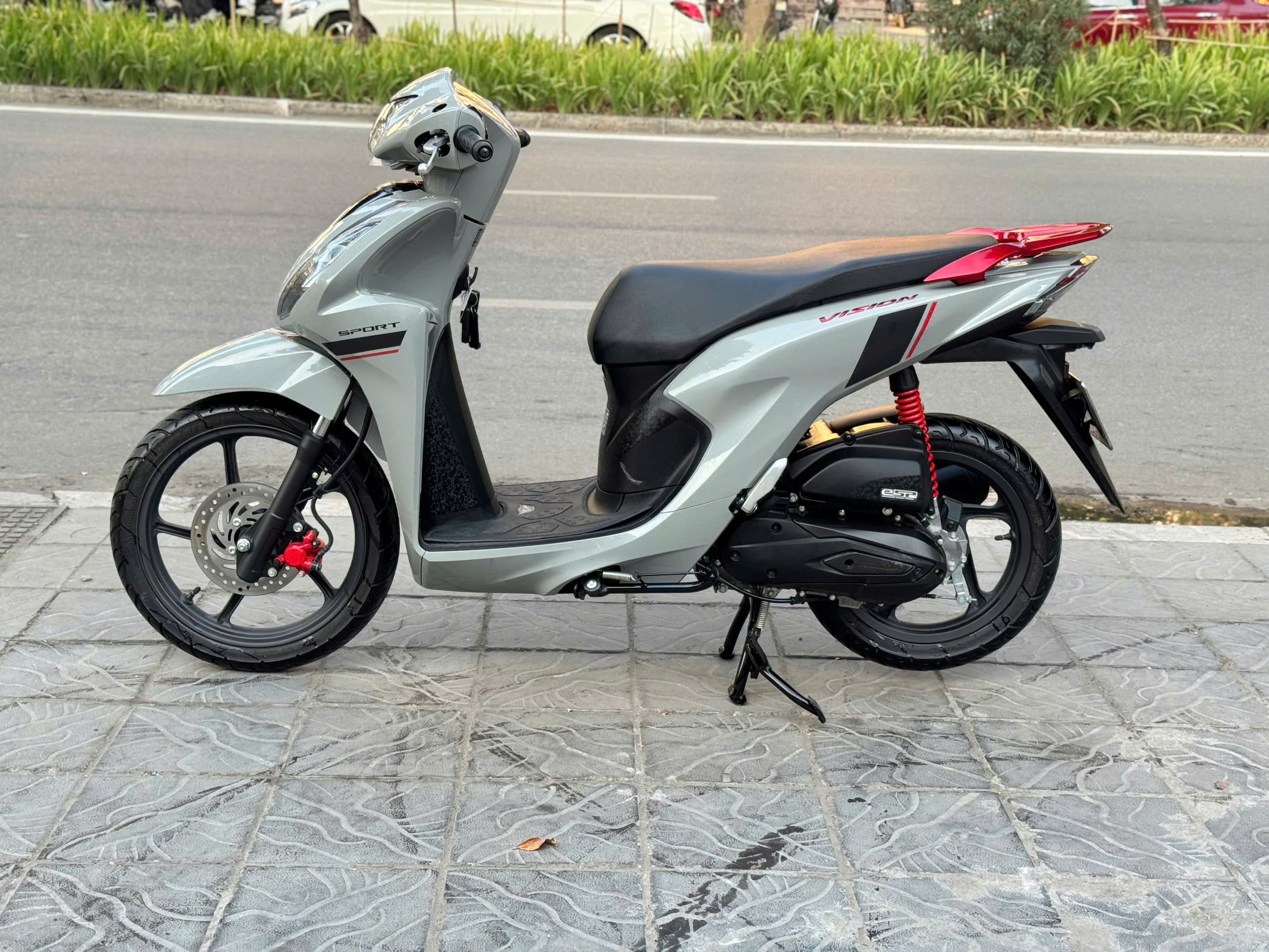 Vision 2025 xám 29BB-08478